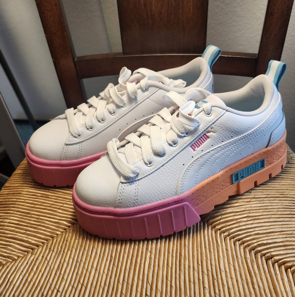 💖💖💖Puma White Sneakers with Pink & Peach Platform Accents💖💖💖